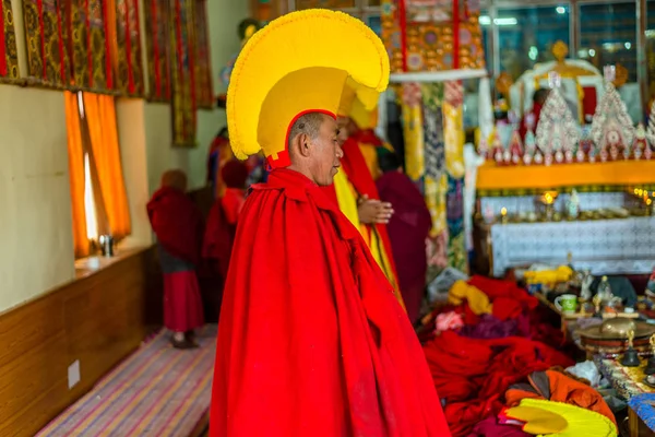 Spiti, Himachal Pradesh, India - March 24, 2019 : Photo of lama wearing dress for mask dance in himalayas — Stock Photo, Image