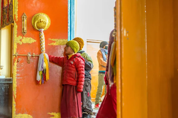 Spiti, Himachal Pradesh, Inde - 24 mars 2019 : Lama enfant à gompa — Photo