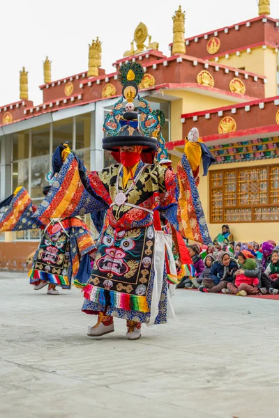 Spiti, Himachal Pradesh, Inde - 24 mars 2019 : Danse traditionnelle au masque de moine — Photo