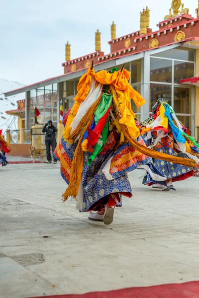 Spiti, Himachal Pradesh, India - 24 de marzo de 2019: Danza tradicional de la máscara de Lama en himalayas —  Fotos de Stock