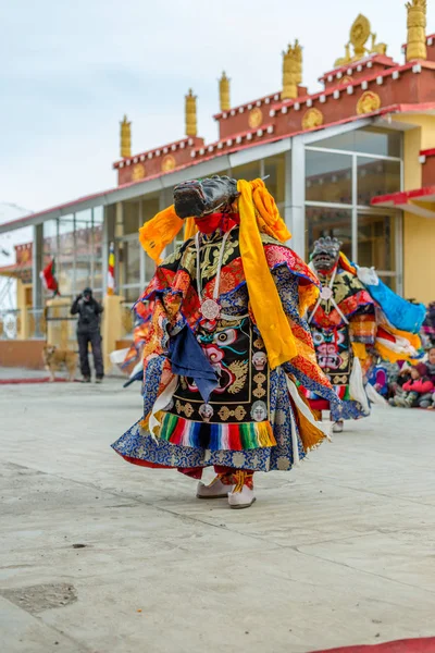 Spiti, Himachal Pradesh, Indien-24 mars 2019: traditionell Lama mask Dans i Himalaya — Stockfoto