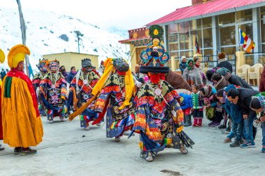 Spiti, Himachal Pradesh, Hindistan - 24 Mart 2019 : Himalayalar'da Geleneksel Maske Dans Festivali