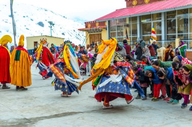Spiti, Himachal Pradesh, Hindistan - 24 Mart 2019 : Himalayalar'da Geleneksel Maske Dans Festivali