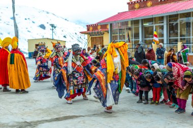 Spiti, Himachal Pradesh, Hindistan - 24 Mart 2019 : Himalayalar'da Geleneksel Maske Dans Festivali