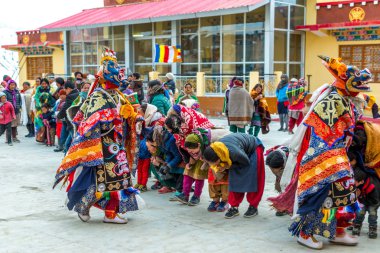 Spiti, Himachal Pradesh, Hindistan - 24 Mart 2019 : Himalayalar'da Geleneksel Maske Dans Festivali