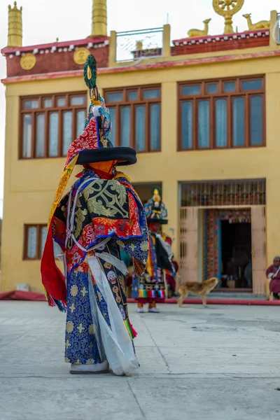 Spiti, Himachal Pradesh, Indien-24 mars 2019: Tibetanska buddhistiska Lamas klädd i mystiska mask Dance Tsam mysterium i tid av festivalen — Stockfoto