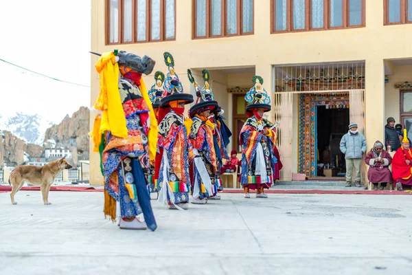 Spiti, Himachal Pradesh, Inde - 24 mars 2019 : Festival de danse masquée des lamas bouddhistes tibétains en himalyas — Photo