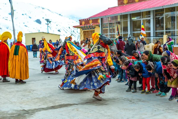 Spiti, Himachal Pradesh, India - March 24, 2019 : Traditional Mask Dance Festival in Himalayas — Stock Photo, Image