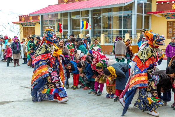 Spiti, himachal pradesh, Indien - 24. März 2019: traditionelles Maskentanzfestival im Himalaya — Stockfoto