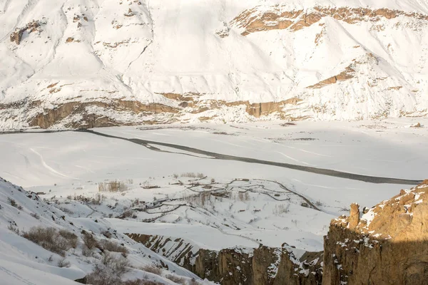 Paisaje en invierno en himalayas - India — Foto de Stock