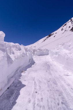 Baralacha Geçidi - Ladakh'ta Karla Kaplı Yol