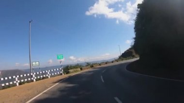 Meghalaya Dağları 'nda garaj yolu