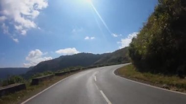 Meghalaya Dağları 'nda garaj yolu