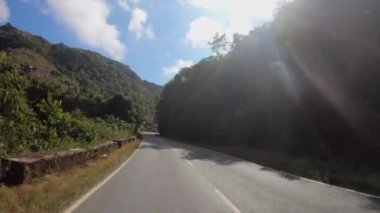 Meghalaya Dağları 'nda garaj yolu