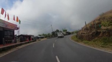 Meghalaya Dağları 'nda garaj yolu - Hindistan