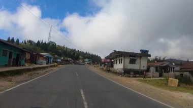 Meghalaya Dağları 'nda garaj yolu - Hindistan