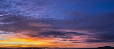 Sihirli gökyüzü ve bulutlar