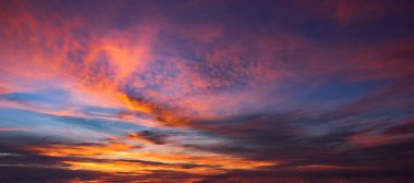 Sihirli gökyüzü ve bulutlar