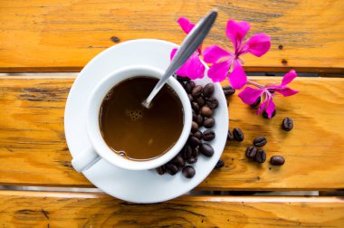 kahve ve kahve çekirdekleri masada, Asya kültürü