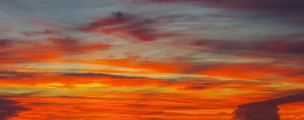 雲と夜明け 日の出 Sunsetfor グラフィック デザイン エディターで空の魔法の背景 — ストック写真