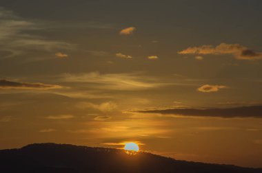 Arka plan gökyüzü ve bulutlar şafak, gündoğumu, günbatımı, baskı, tasarım, reklamcılık, grafik resimler kullanımda büyüsü ile