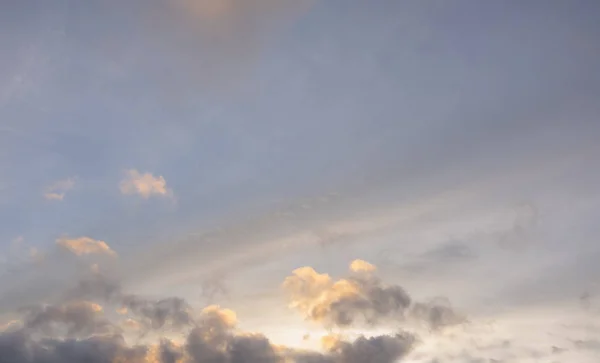 Hintergrund Mit Magie Des Himmels Und Der Wolken Der Morgendämmerung — Stockfoto