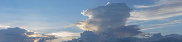 Fondo Con Magia Del Cielo Las Nubes Amanecer Amanecer Atardecer — Foto de Stock