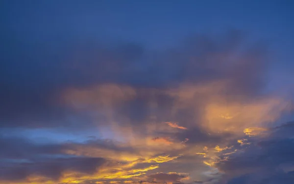 Fundo Com Magia Céu Nuvens Amanhecer Nascer Sol Pôr Sol — Fotografia de Stock