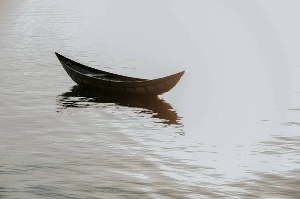 Рефлексия Рыбацких Лодок Фьорде — стоковое фото