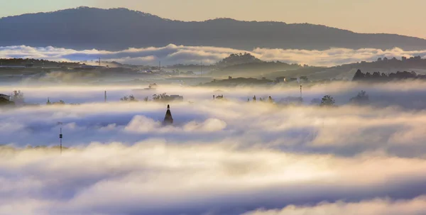 Niebla Cubre Las Tierras Meseta Dalat Vietnam Fondo Con Magia — Foto de Stock