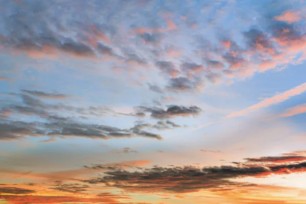 마법의 새벽에 구름의 최고의 그래픽 디자인 편집기 — 스톡 사진