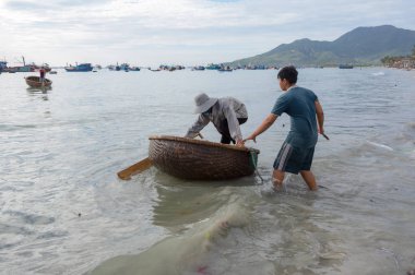 Hayat ve geleneksel balıkçı köyü, Vietnam, çalışma