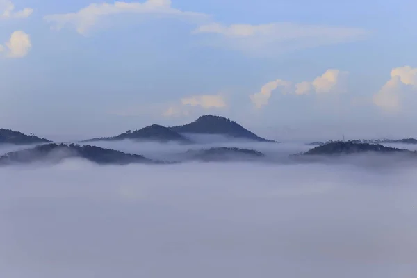 Fondo Con Aire Fresco Luz Mágica Cubierta Niebla Densa Meseta — Foto de Stock