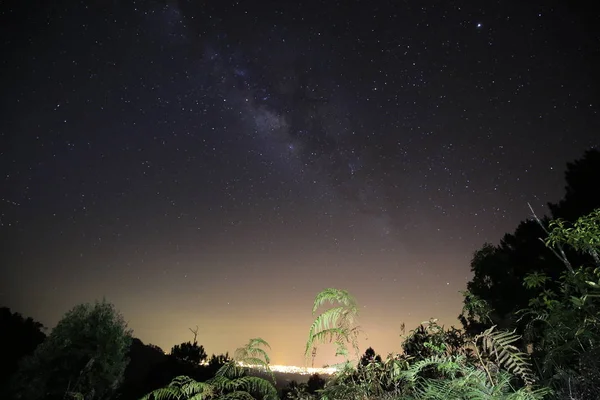 Magické Galaxii Nebo Mléčné Dráhy Noční Oblohu Hora Peek Popředí — Stock fotografie