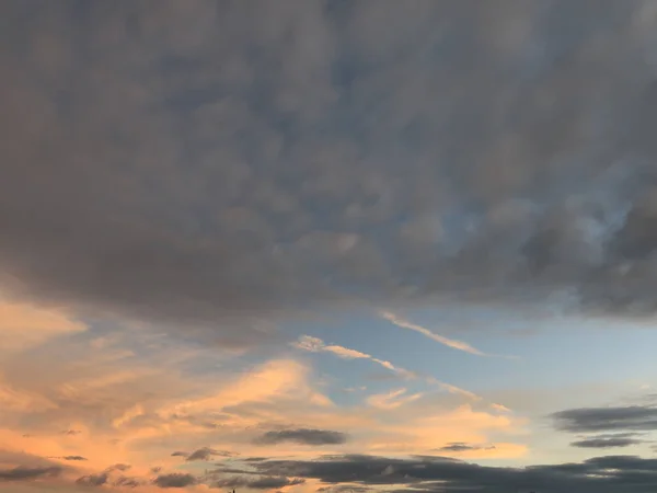 Hintergrund Mit Magie Des Himmels Und Wolken Bei Sonnenuntergang — Stockfoto