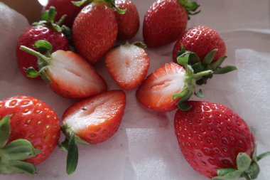 Olgun çilek meyve, tatlı ve güzel. Reklam tasarımı, fikir ambalaj, pazarlama ve daha fazlası için fotoğraf kullanın