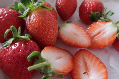 Olgun çilek meyve, tatlı ve güzel. Reklam tasarımı, fikir ambalaj, pazarlama ve daha fazlası için fotoğraf kullanın