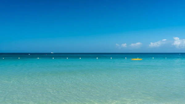 Sakin düz Karayip Denizi su