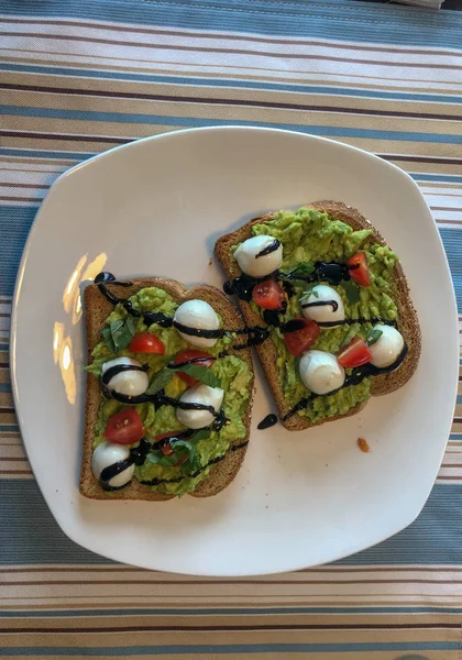 Avokado tost