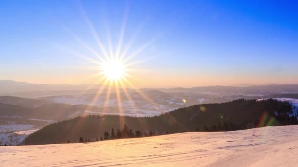 Winterlandschaft im Gebirge — Stockvideo