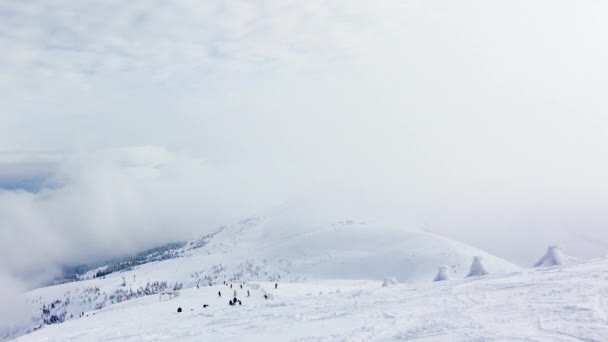 Snowy Mountains en wolken Timelapse — Stockvideo