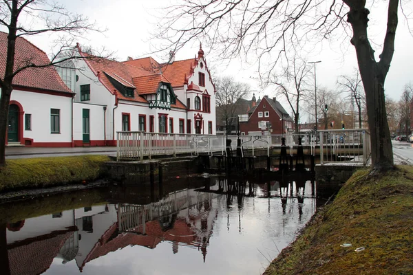 Zbudowany Struktury Wzdłuż Kanału Niemczech Papenburg Miasta Sfotografowany Podczas Zwiedzania — Zdjęcie stockowe