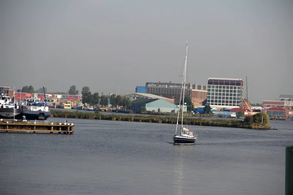 Amplia Vista Puerto Con Estructura Construida Los Barcos Amsterdam Fotografiados — Foto de Stock