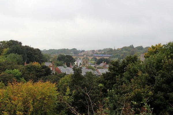 在英格兰东北部的达勒姆北部 在英国达勒姆东北部的一座观光旅游中 从屋顶拍摄的建筑外观 桥梁和景观 在英国的英格兰东部 — 图库照片