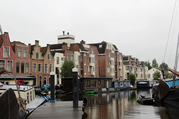 Переглянути Уздовж Зовнішній Вигляд Будівлі Лейдені Південна Голландія Нідерланди Сфотографований — стокове фото