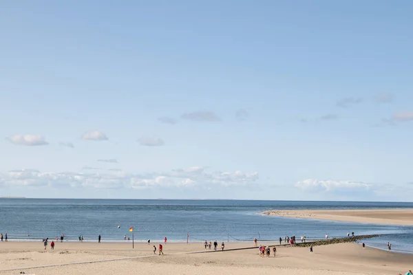 Kijk Het Witte Zand Het Blauwe Water Onder Blauwe Hemel — Stockfoto