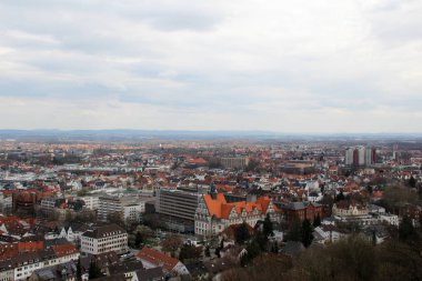 tarihi binalar çatı üstündeki sparrenburg güneşli bir gün, bir gezi tur sırasında fotoğraflandı bielefeld Almanya üzerinden bir bulutlu gökyüzü altında görüntüleyin