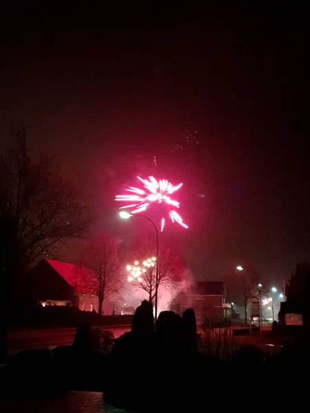 Впечатления Разноцветного Новогоднего Фейерверка 2018 Году Германии Сфотографировали Смартфона Полночь — стоковое фото