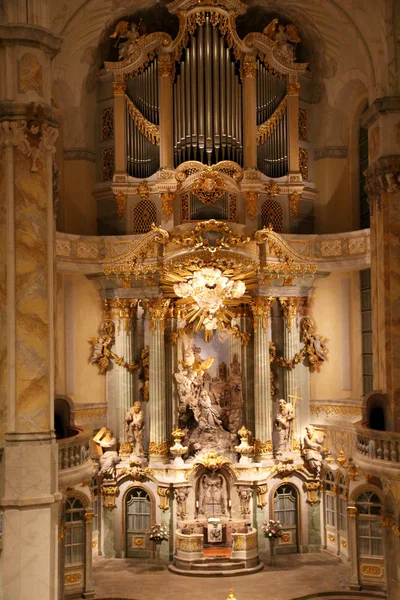  çok renkli bir gezi Tur sonbaharda Almanya fotoğraflandı dresden sachsen frauenkirche içinde görüntülemek