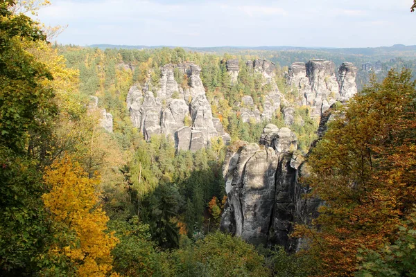 Vista Sobre Rochas Floresta Parque Dresden Sachsen Alemanha Fotografado Multi — Fotografia de Stock